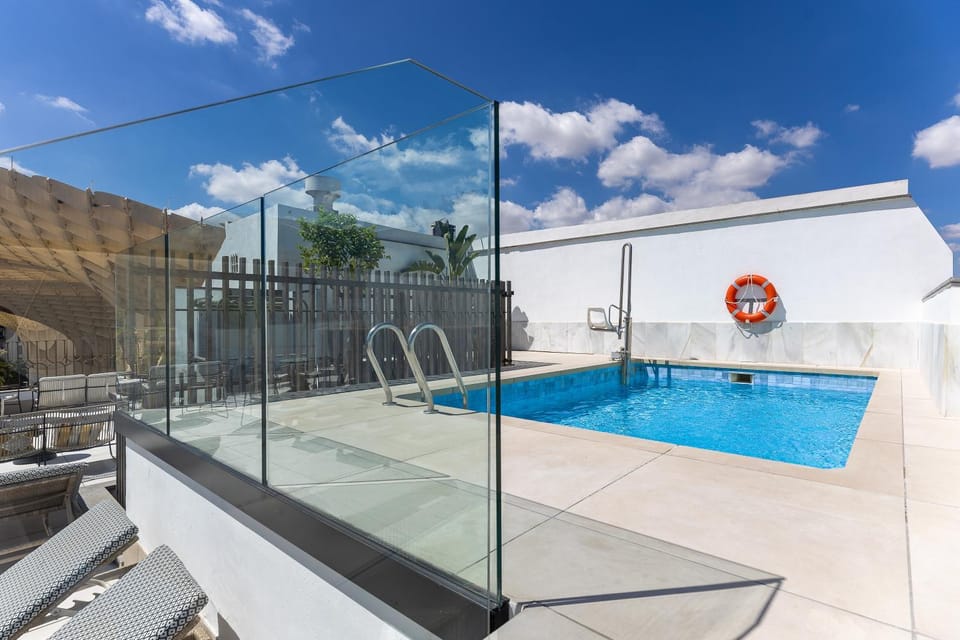 Off site, Solarium, Food and drinks, Swimming pool, sunbed