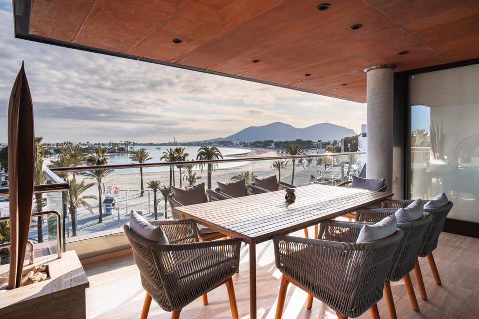 Balcony/Terrace, Photo of the whole room, Landmark view
