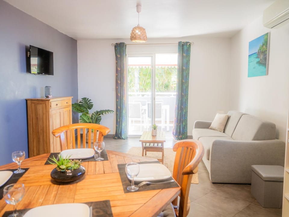 TV and multimedia, Living room, Dining area
