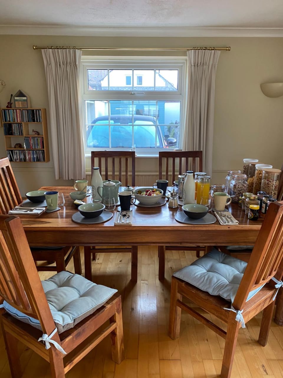 Dining area, Continental breakfast