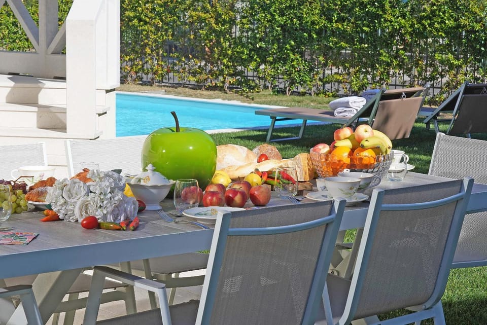 BBQ facilities, Garden, Dining area, Swimming pool, Swimming pool