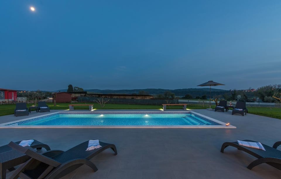 Sea View apartments with shared Pool Bed and Breakfast in Banjole