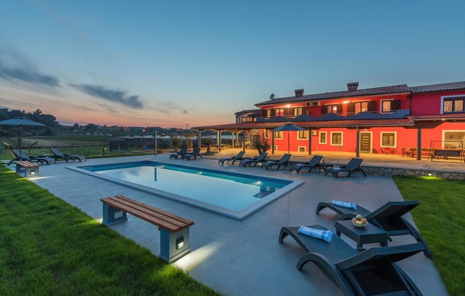 Sea View apartments with shared Pool Bed and Breakfast in Banjole