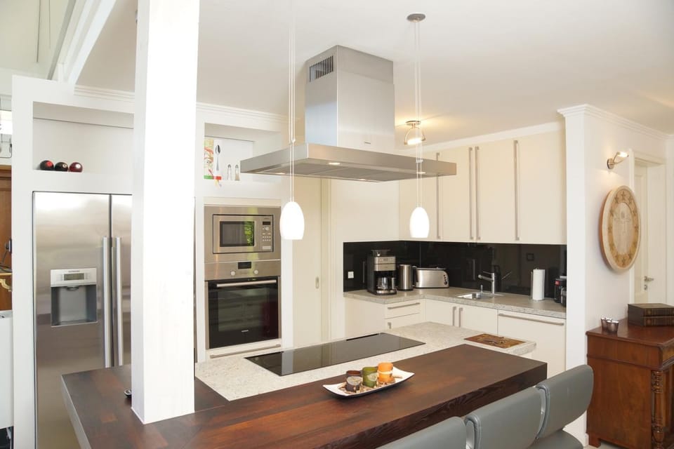 Kitchen or kitchenette, dishwasher, oven, stove