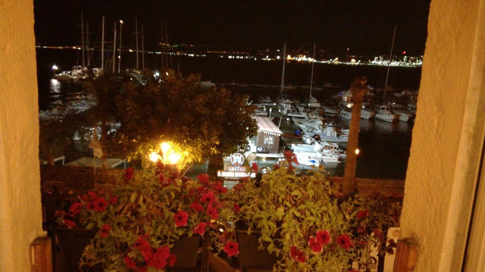 Sea view, Street view