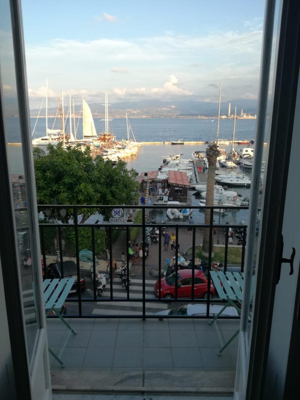 Sea view, Street view