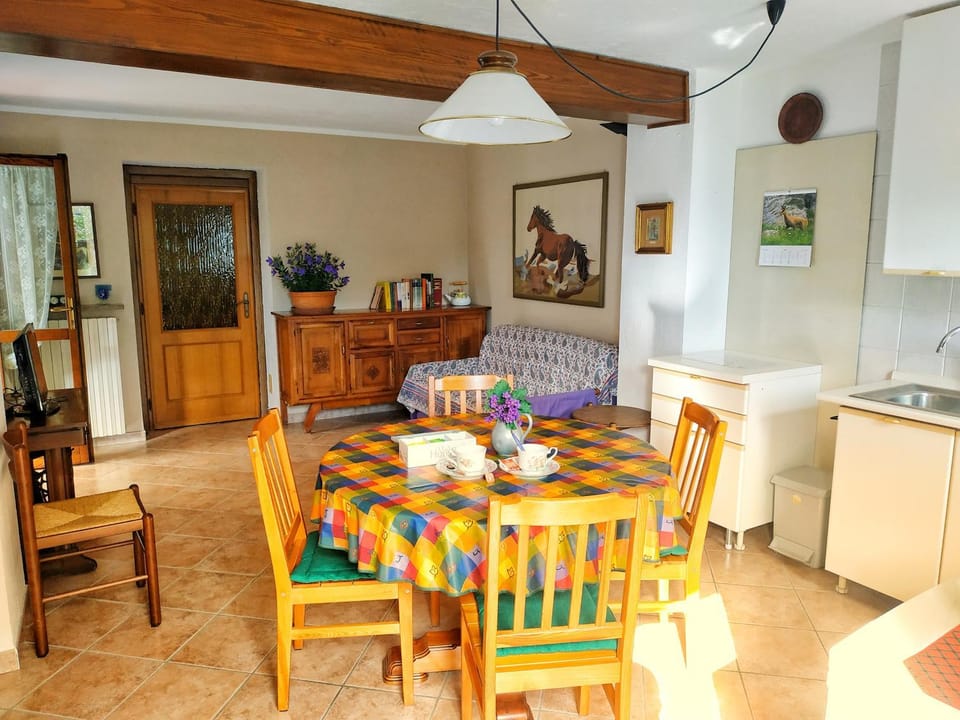 Living room, Dining area