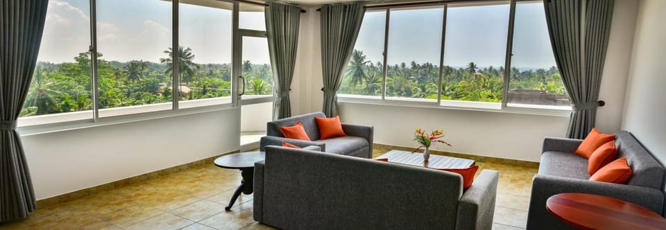 Living room, City view, Sea view