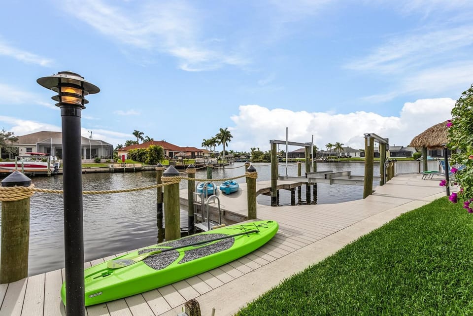Villa Salty Shoreline, Cape Coral House in Sanibel Island