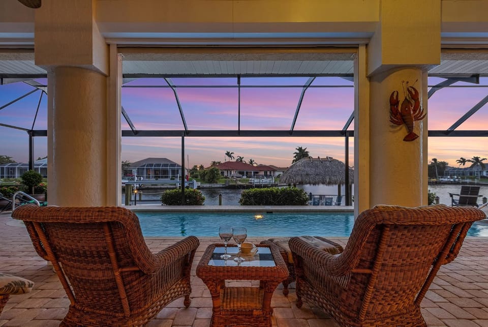 Villa Salty Shoreline, Cape Coral House in Sanibel Island