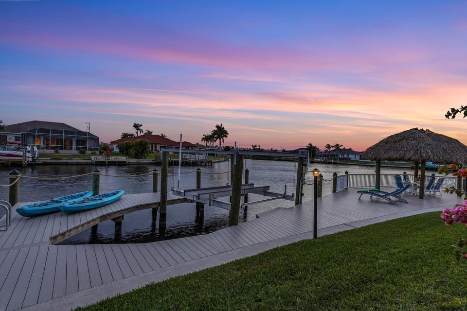 Villa Salty Shoreline, Cape Coral House in Sanibel Island
