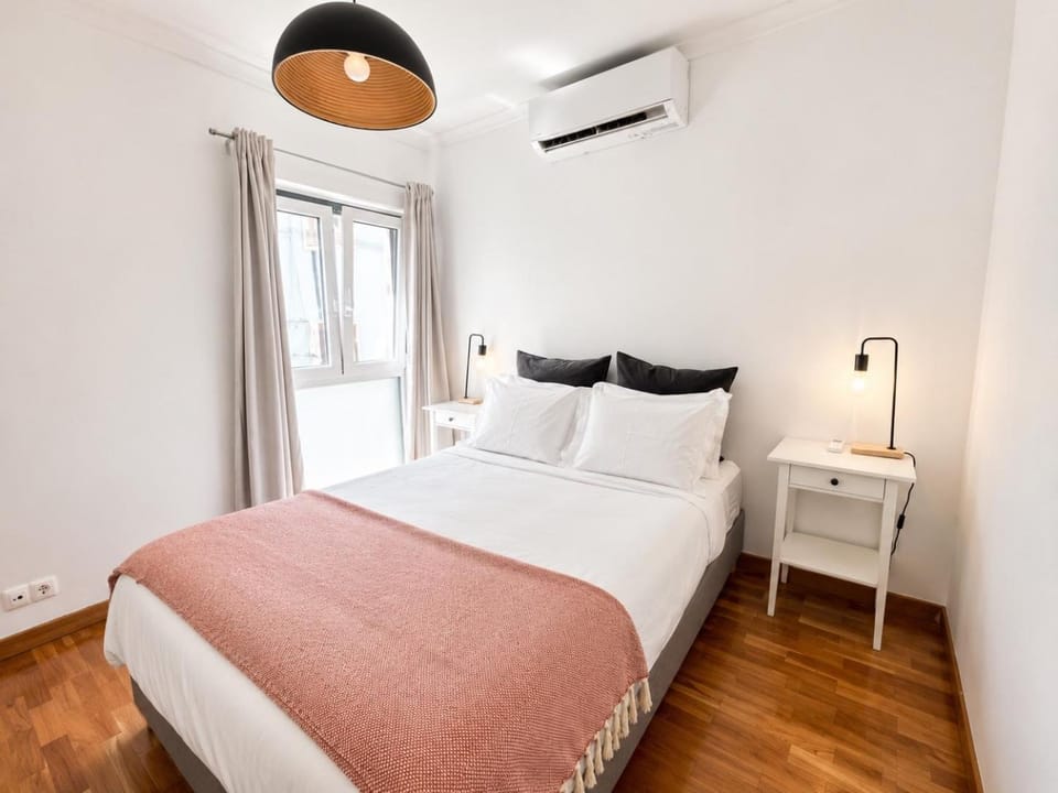 Historic Charm - Prime Location & Parking Apartment in Lisbon