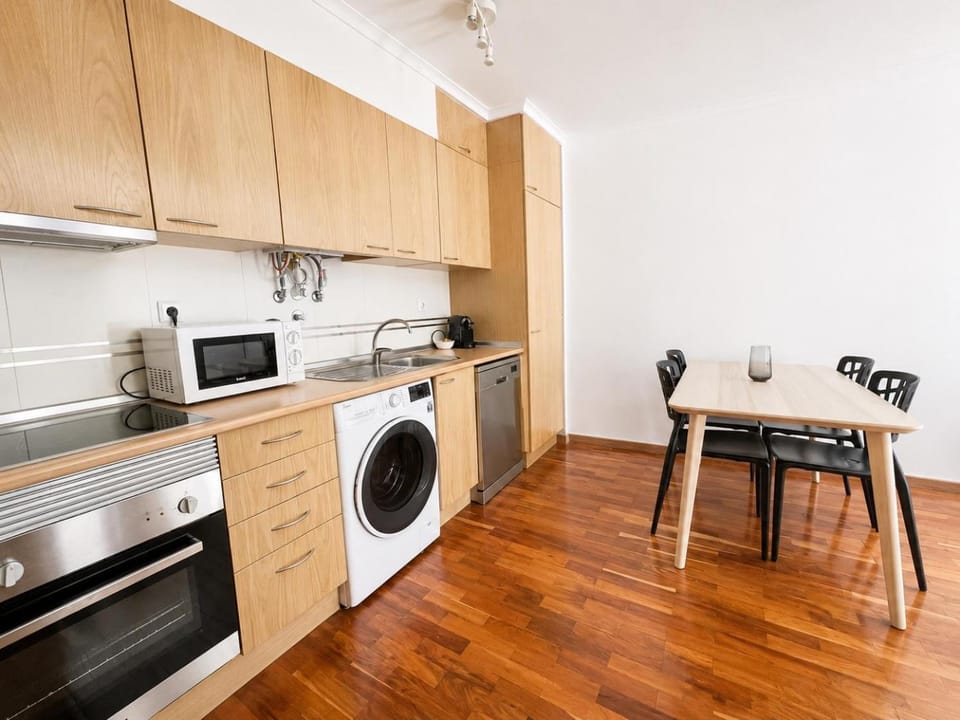 Historic Charm - Prime Location & Parking Apartment in Lisbon