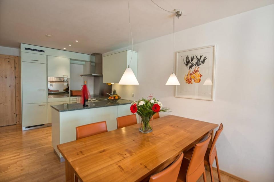 Dining area, kitchen
