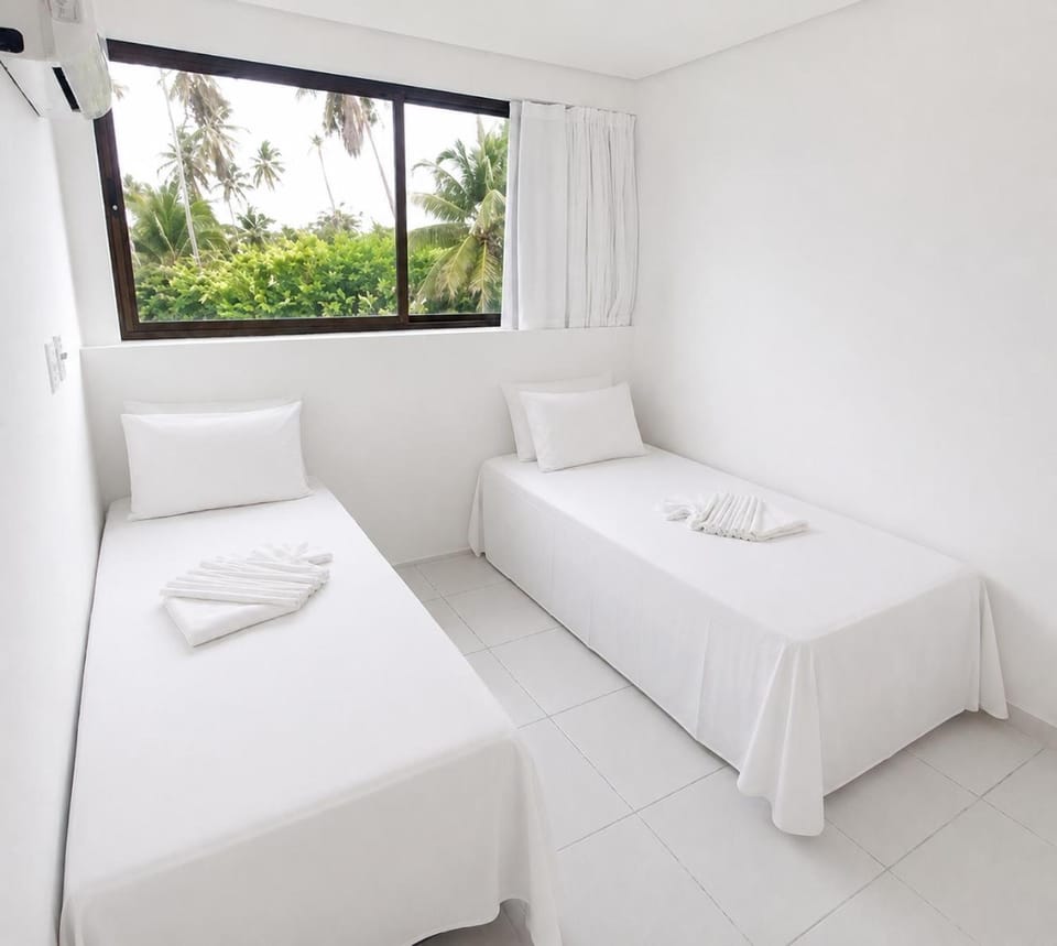 Photo of the whole room, towels, air conditioner