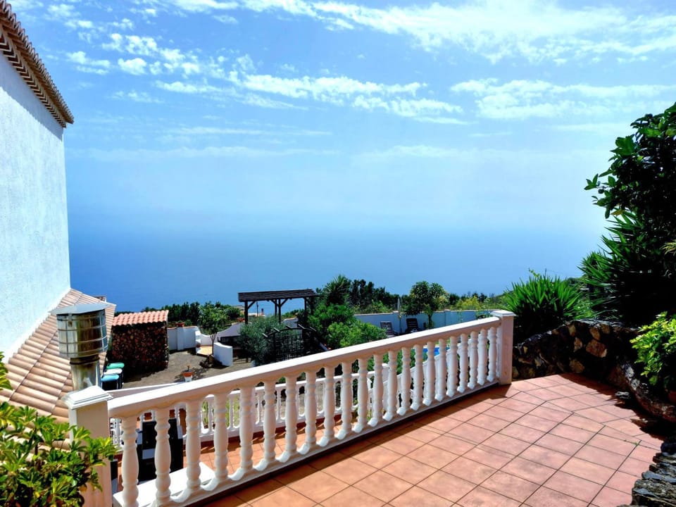 View (from property/room), Balcony/Terrace, Sea view