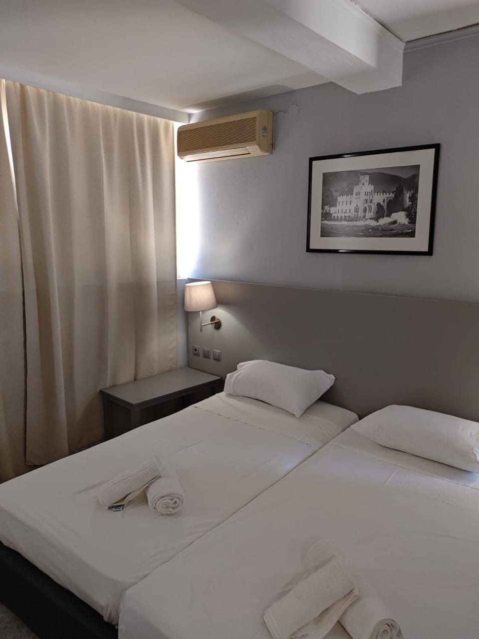 Bed, Bedroom, air conditioner