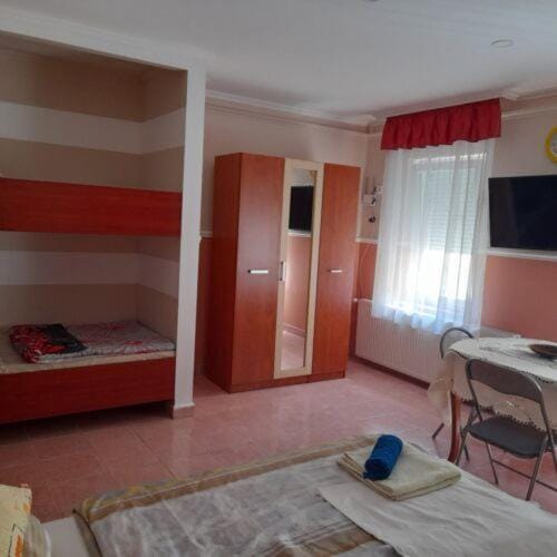 Communal lounge/ TV room, Photo of the whole room, wardrobe