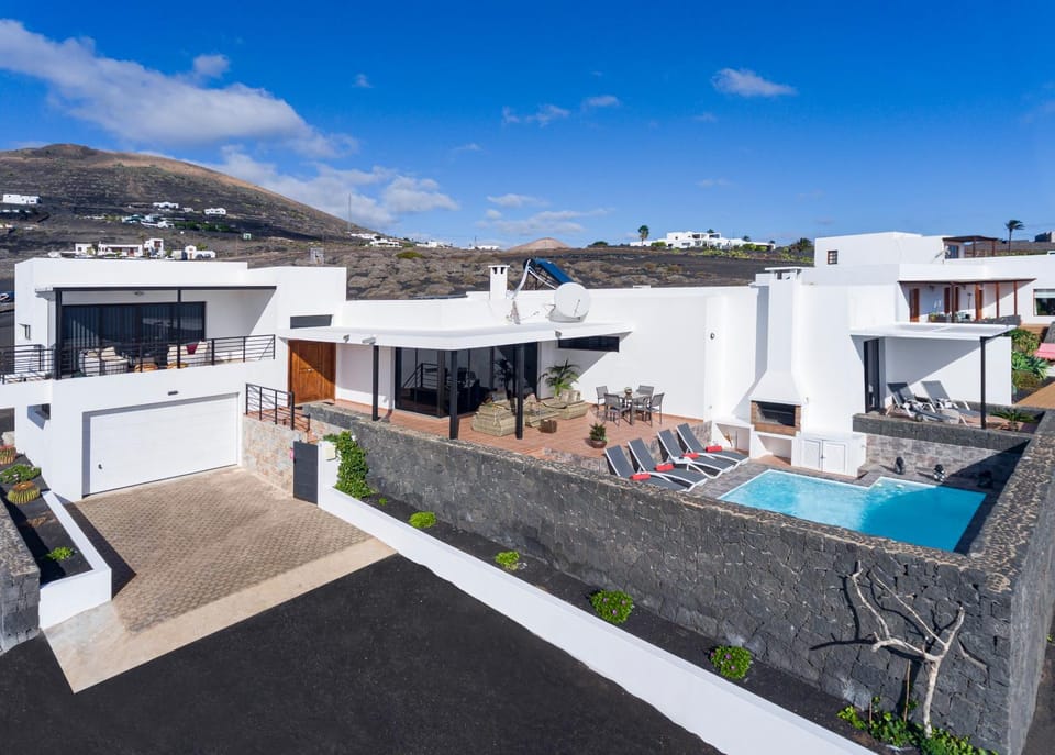Property building, Facade/entrance, Bird's eye view, Pool view