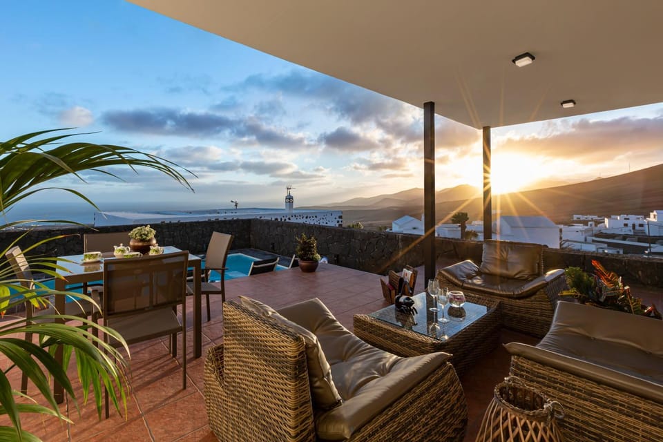Natural landscape, View (from property/room), Balcony/Terrace, Mountain view, Sea view, Sunset