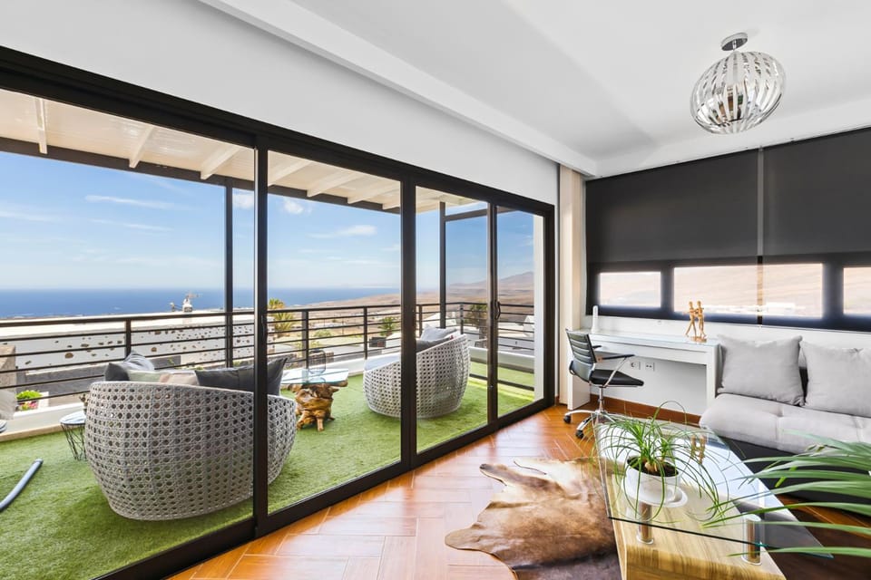 Patio, Natural landscape, View (from property/room), Balcony/Terrace, Living room, Seating area, Sea view