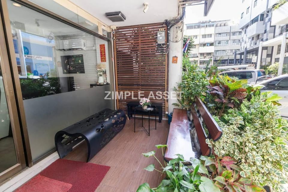 Property building, Facade/entrance