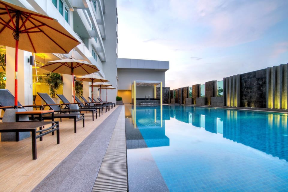 Swimming pool, sunbed