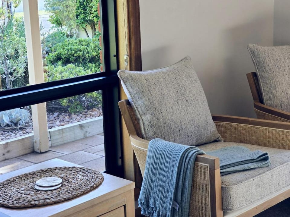 Relax on Ryan Robe - 100m to Beach, Cafes and Town House in Robe