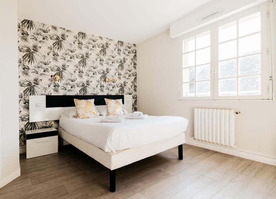 Bed, Photo of the whole room