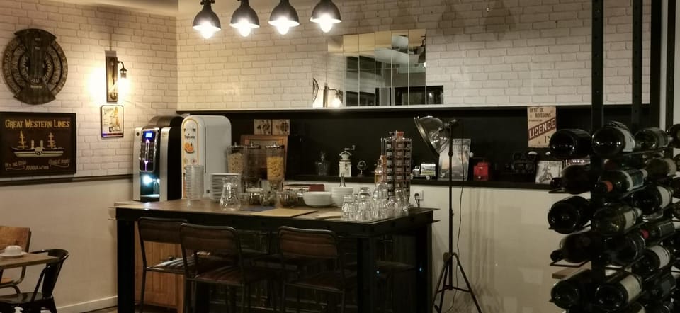 Restaurant/places to eat, Food and drinks