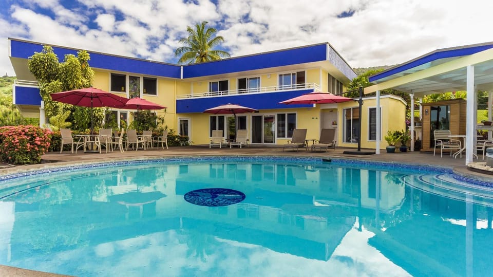 Property building, Patio, Pool view, Swimming pool, sunbed