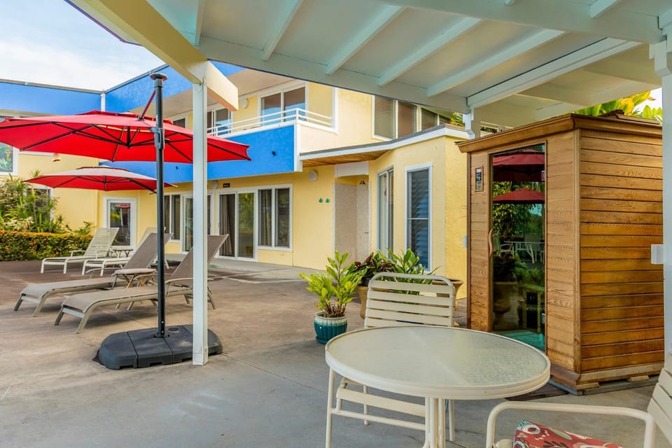 Property building, Patio, Sauna, Balcony/Terrace, Pool view, Swimming pool, sunbed