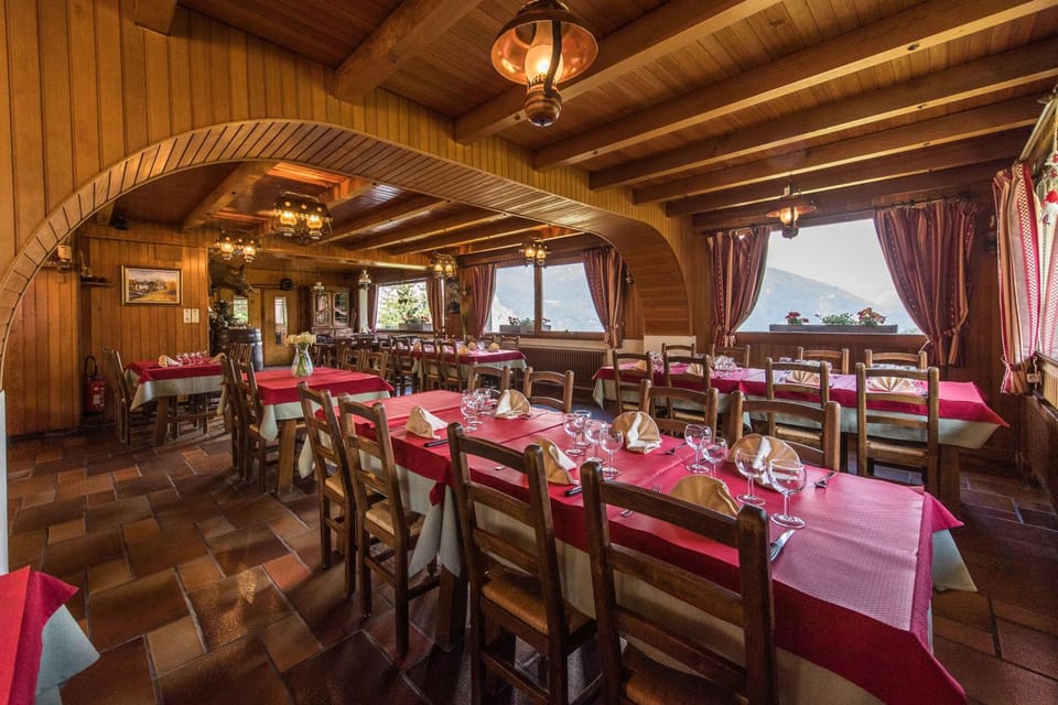 Restaurant/places to eat, Restaurant/places to eat