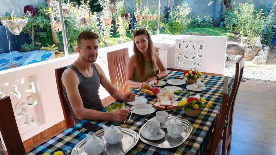 Restaurant/places to eat, Coffee/tea facilities, Dining area, Guests, Drinks