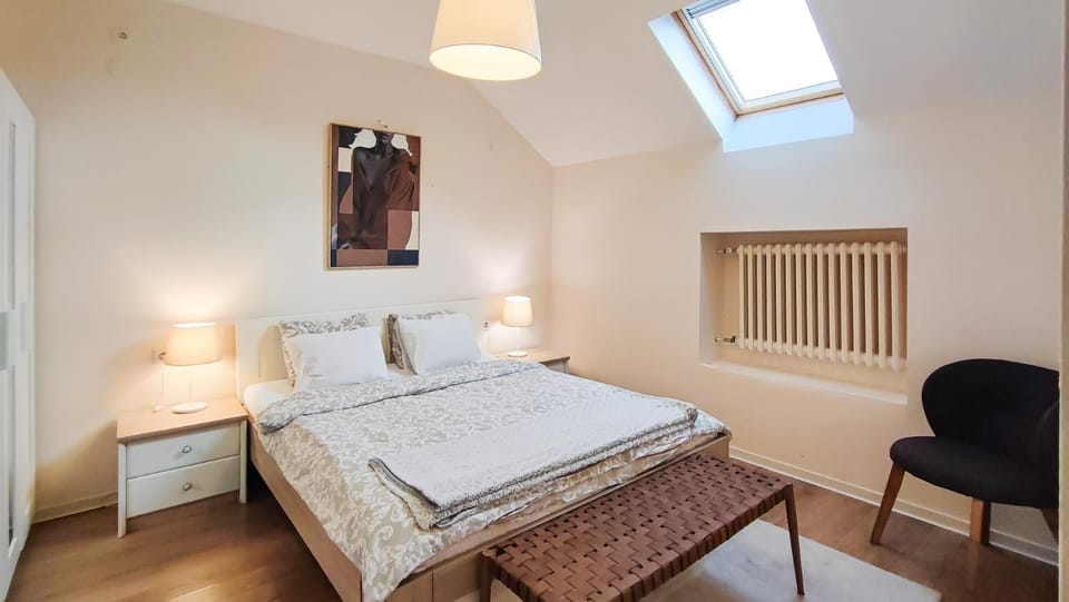 Bed, Photo of the whole room, Bedroom, internet