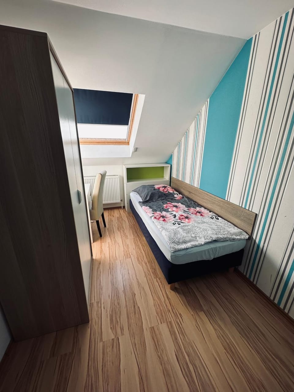 Bed, Photo of the whole room, Text overlay, wardrobe