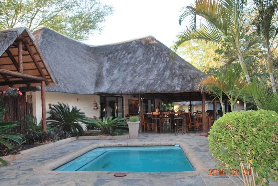 Property building, Garden view, Pool view, Swimming pool