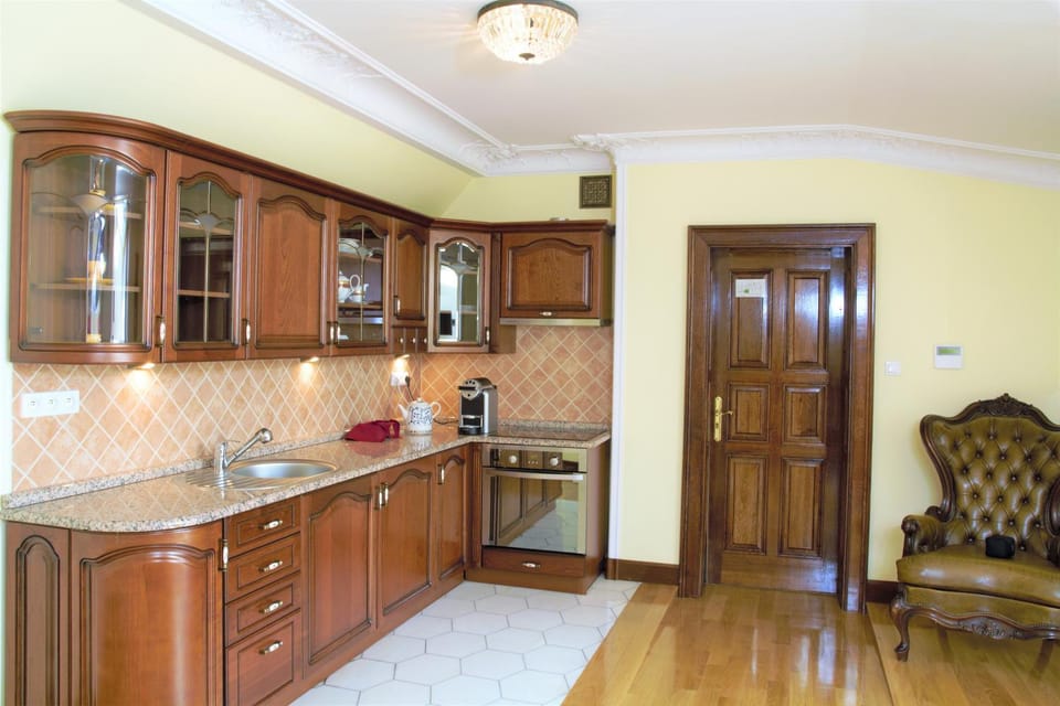Kitchen or kitchenette, Communal kitchen