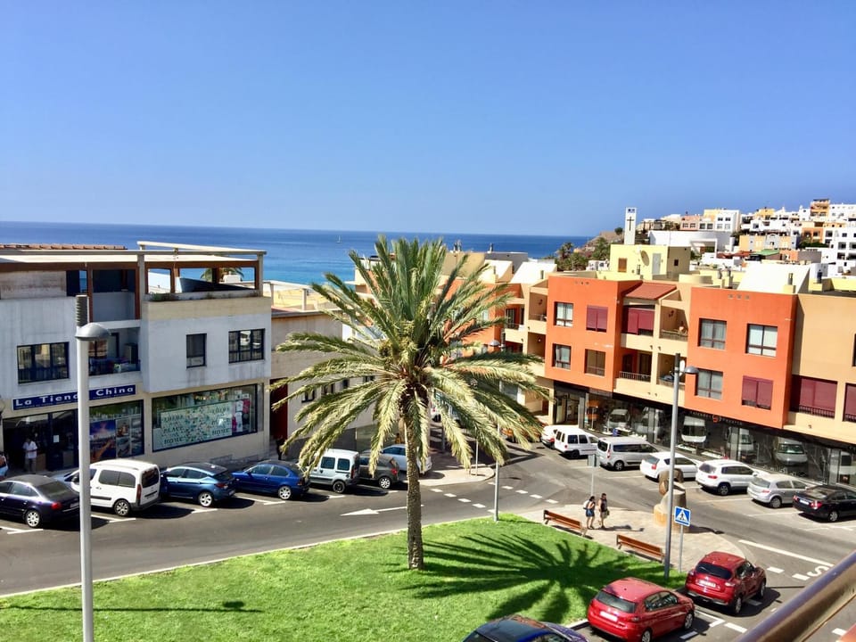 Sea view, Street view