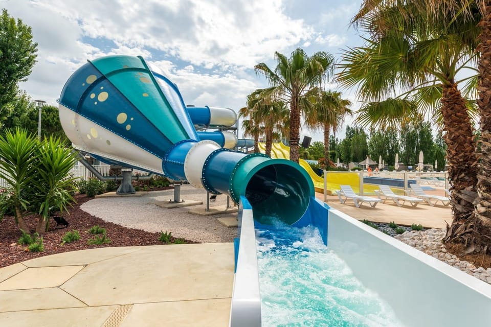 CAMPING 4 Etoiles , MER A 500 M , PISCINE LAGON, MHOME 7 PERSONNES, 3 CHAMBRES, 36 METRES CARRES ! Campground/ 
RV Resort in Vias