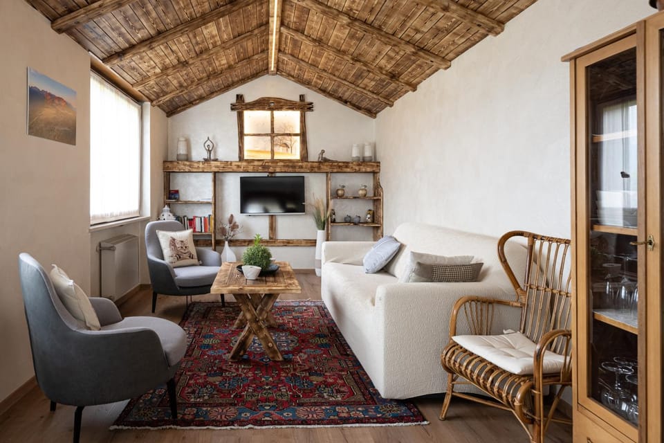 TV and multimedia, Living room, Seating area, Internal: Not applicable to any particular room