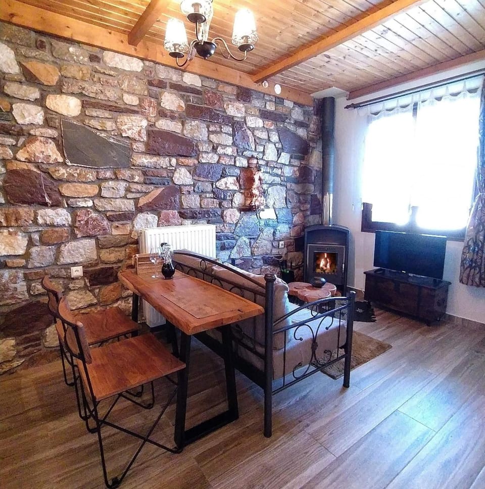 TV and multimedia, Seating area, Dining area