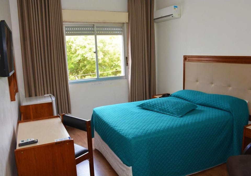 Bed, Bedroom, air conditioner