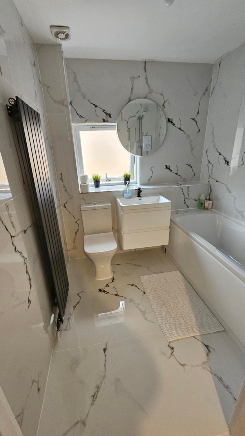 Silverburn new house with free parking and nice garden House in Glasgow