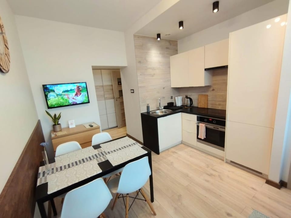 TV and multimedia, Kitchen or kitchenette, Dining area