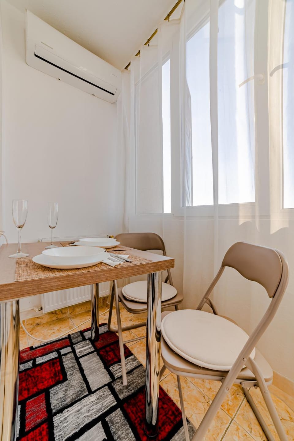 Seating area, Dining area, air conditioner