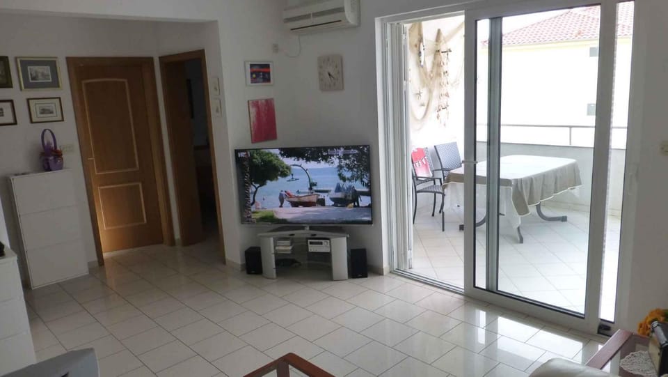 TV and multimedia, Balcony/Terrace, Living room, air conditioner