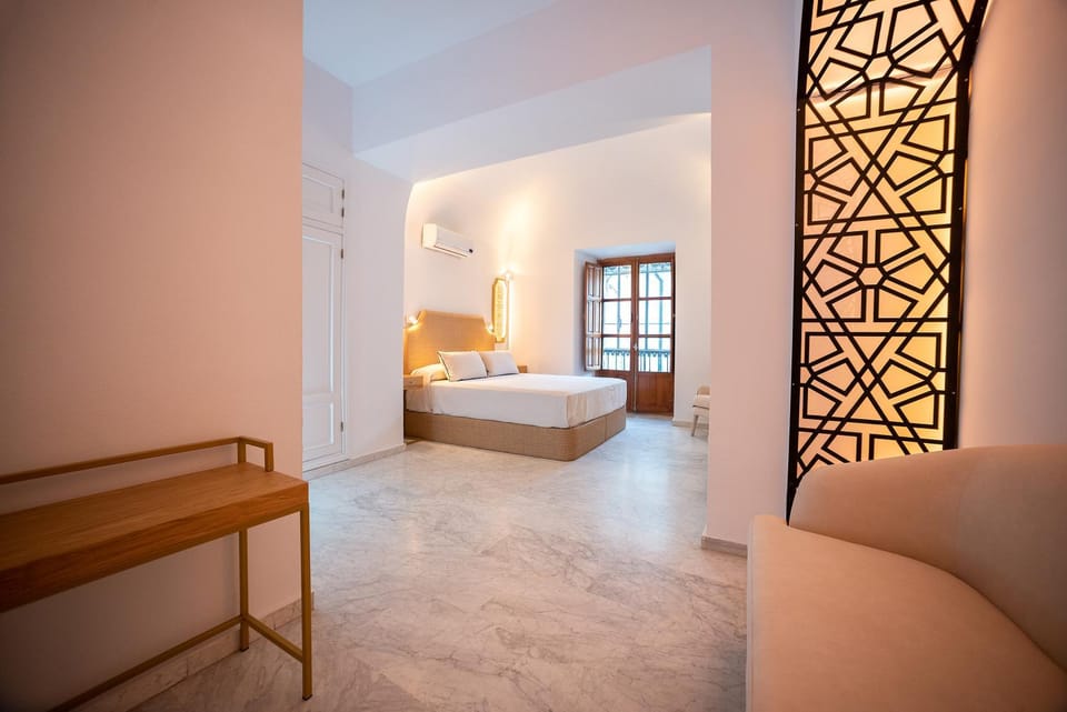 Photo of the whole room, Bedroom