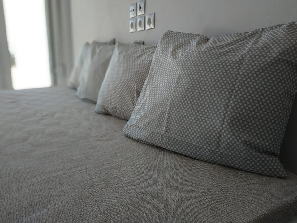 Bed, Living room, Seating area