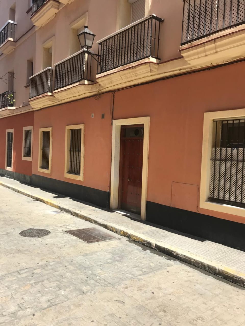 Facade/entrance, Area and facilities